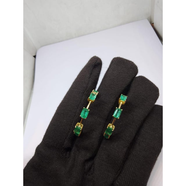 2020s Natural 5.95cts Emerald Earring in 14k Gold For Sale - Image 5 of 8