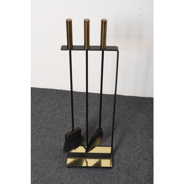 Mid-Century Modern Vintage Modernist Iron and Brass Fireplace Tool Set With Brush, Shovel and Poker For Sale - Image 3 of 17