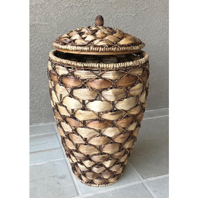 Late 20th-Century Nicely-Sized Mixed Media Natural Fiber Lidded Hamper Basket For Sale In Austin - Image 6 of 12