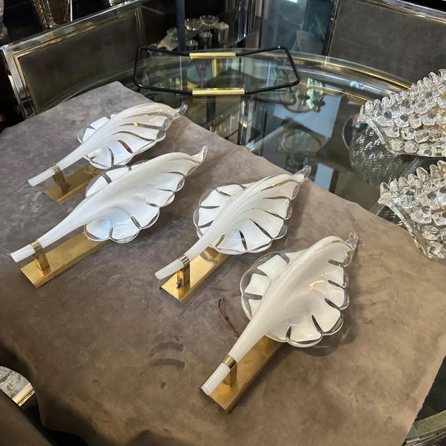 Mid-Century Modern A 1970s Mid-Century Modern White Murano Glass Leaf Wall Sconce by Franco Luce For Sale - Image 3 of 12