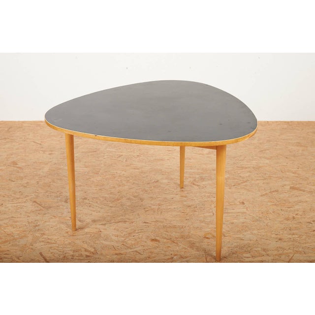 Three-Round Table Dining Table with Maple Frame and Wooden Top Covered with Black Linoleum by Max Bill for Horgen Glarus, 1949 For Sale - Image 6 of 15