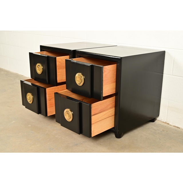 Karpen of California Mid-Century Modern Hollywood Regency Black Lacquered Nightstands | Circa 1950s For Sale In South Bend - Image 6 of 15
