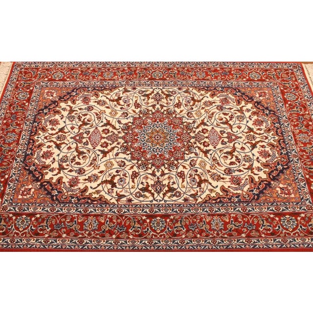 Middle Eastern Rug in Wool For Sale - Image 6 of 11
