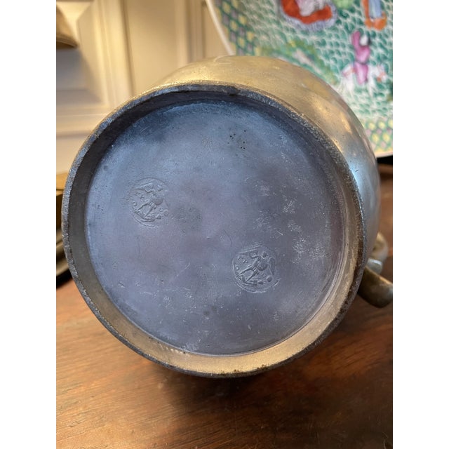 18th Century Flemish Pewter Pear Shaped Flagon Kan Inscribed Count De Buisseret For Sale - Image 9 of 13