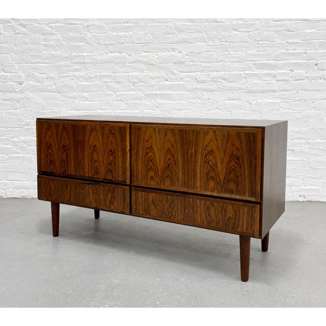 Mid Century Danish Rosewood Credenza | Sideboard Dresser by Omann Jun, Denmark, C. 1960s For Sale In New York - Image 6 of 16