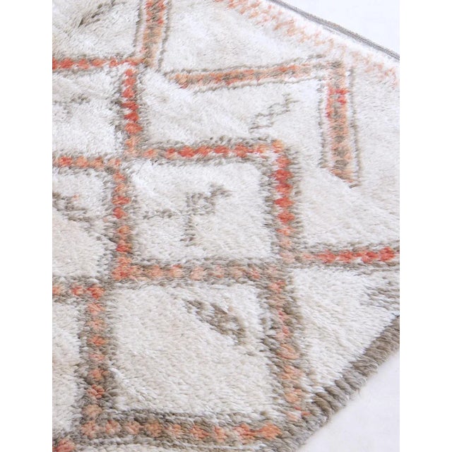 1980's Off-White Moroccan Beni Ourain Rug - 11.2 X 6.2 Ft For Sale In Cleveland - Image 6 of 10