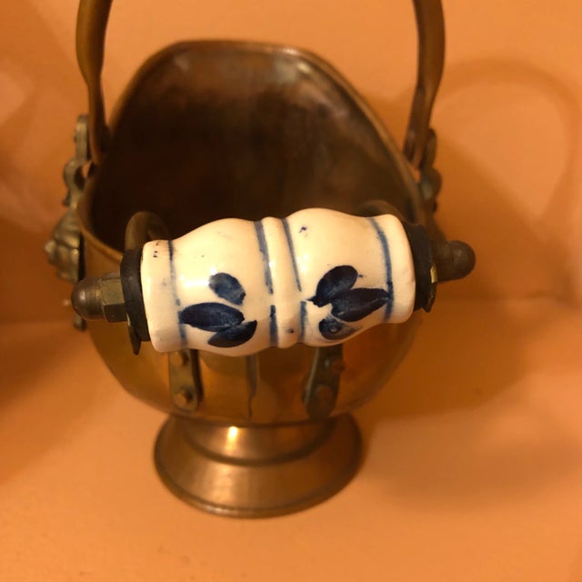 Antique Early 20th Century Mini Copper Scuttle Delft Handle For Sale - Image 4 of 7