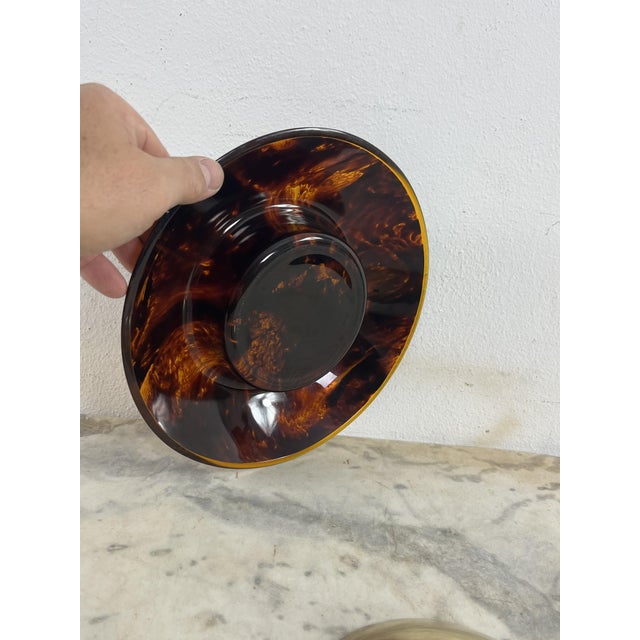 Low brass and acrylic glass flower vase Team Guzzini, 1970s Delightful design object, ideal for embellishing an elegant...