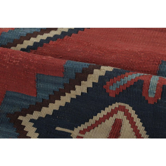 Antique Qashqai Geometric Medallion Rug, With Bold Tribal Design - Rug & Kilim For Sale In New York - Image 6 of 7