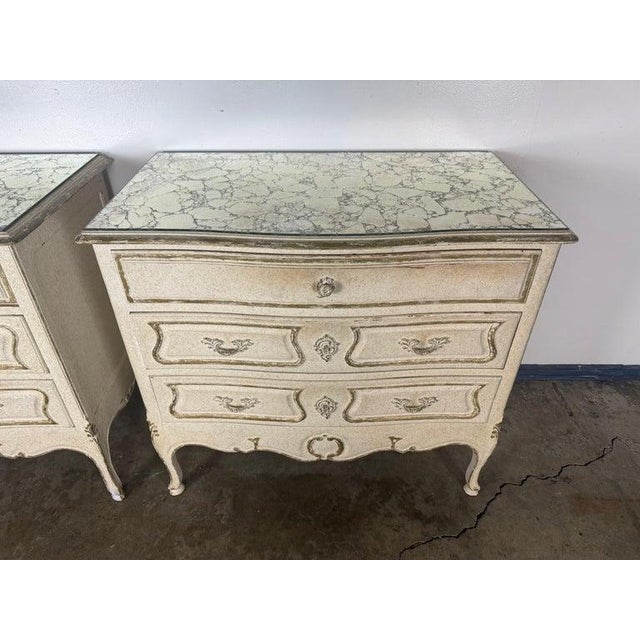 Early 20th Century Pair of Louis XV–Style Painted Chests With Antiqued Marbled-Foxed Mirror Tops For Sale - Image 4 of 17