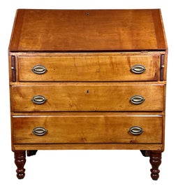 Example of Federal Secretary Desks