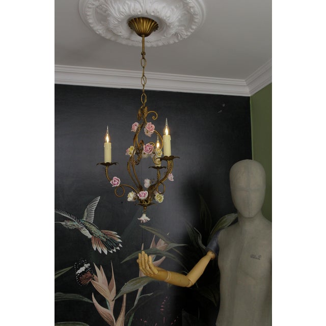Hollywood Regency Italian Florentine Golden Metal Three-Light Chandelier with Porcelain Roses, 1970s For Sale - Image 3 of 18