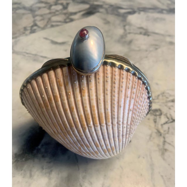 Marguerite Stix Shell Minaudiere with a Pearl and Cabochon Ruby Clasp circa 1965 For Sale In Philadelphia - Image 6 of 11