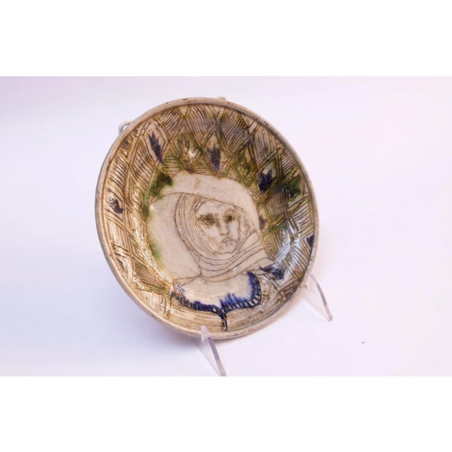 Mid-Century Modern Pollack Figural Stoneware Decorative Plate For Sale - Image 3 of 10