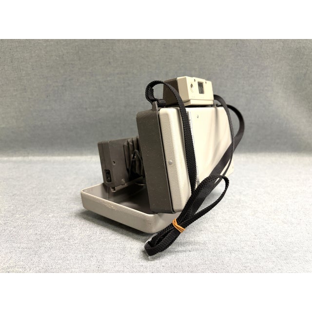 1960s Vintage 1960s Polaroid Land Camera – Model #220 For Sale - Image 5 of 9