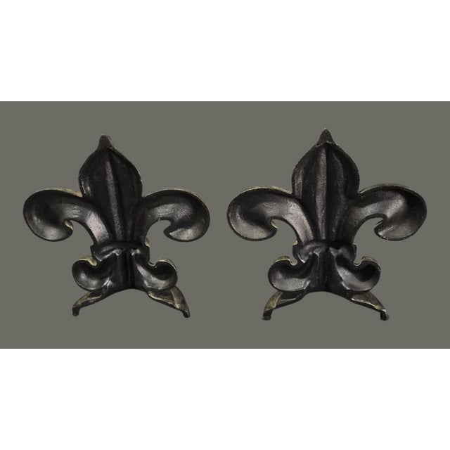 Pair of Bronzed Metal Fleur De Lis Bookends For Sale - Image 4 of 5