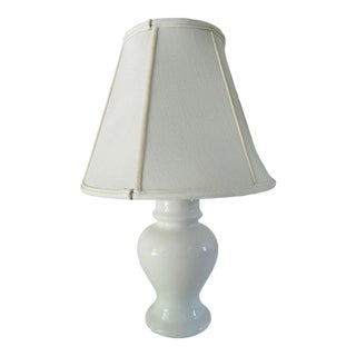 Vintage Modern White Ginger Jar Table Lamp For Sale