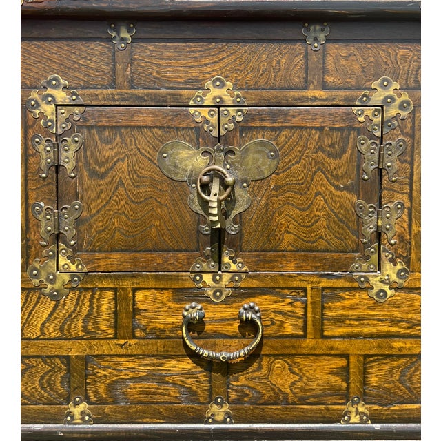 Wood 19th Century Small Elm Korean Tansu Chest For Sale - Image 7 of 12