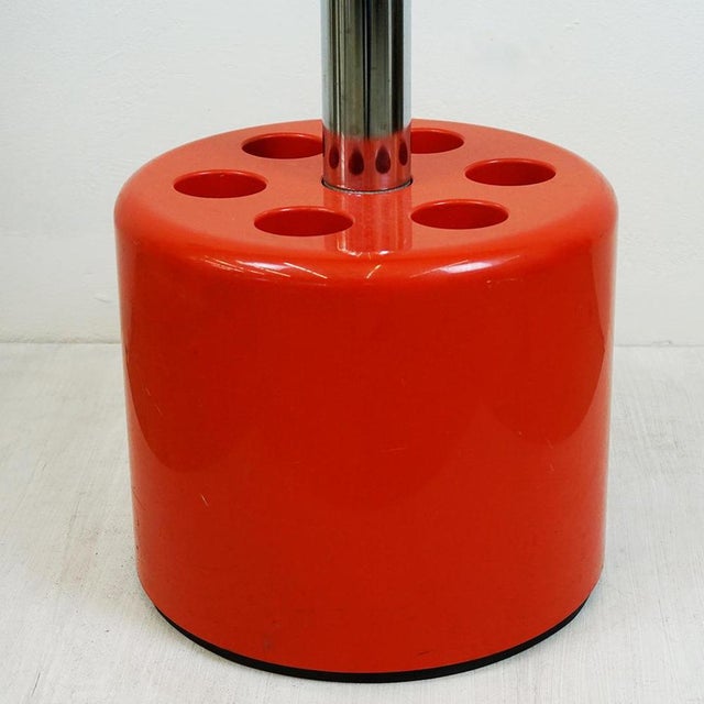 Red Plastic and Chrome Vip Coat Rack attributed to Lucci and Orlandini for Velca, Italy, 1970s For Sale - Image 4 of 10
