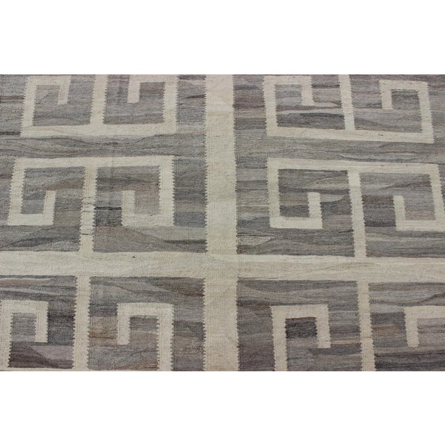 2020s Oversized Modern Kilim With Large Scale Greek Key Design in Cream & Gray Tones For Sale - Image 9 of 13