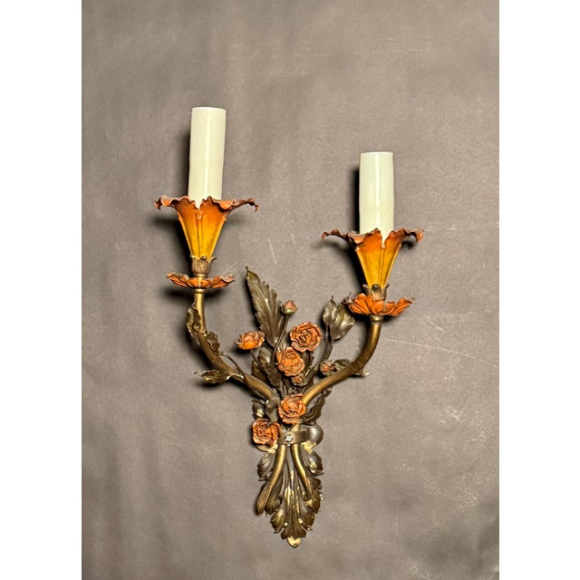 Edward F. Caldwell & Co. Early 20th Century Attributed to Edward F. Caldwell & Co. Pair of Painted Tole Floral Wall Sconces For Sale - Image 4 of 8