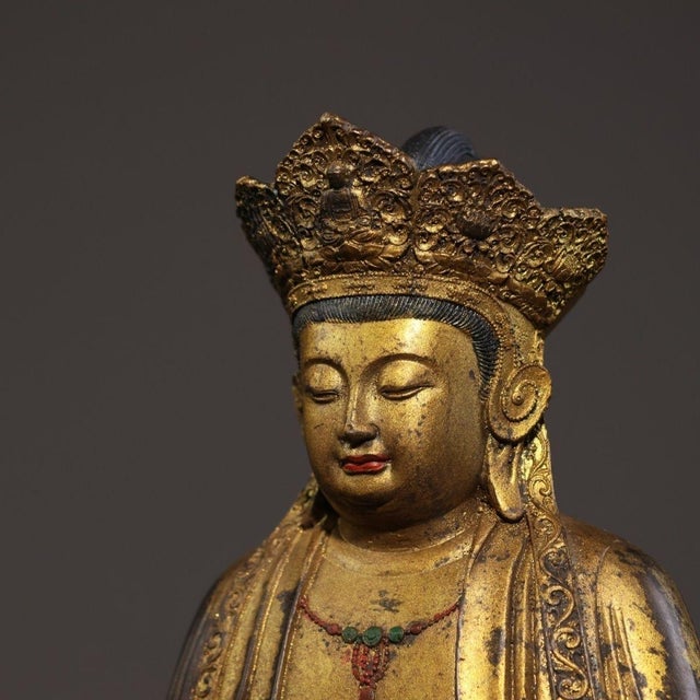 Art Deco Gilt Bronze Seated Guanyin Bodhisattva Sculpture, Lotus Throne For Sale - Image 3 of 9