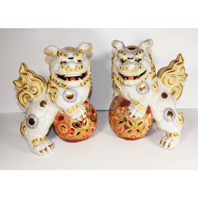 White Pair of Vintage Japanese Kutani Foo Dogs Temple Lion For Sale - Image 8 of 8