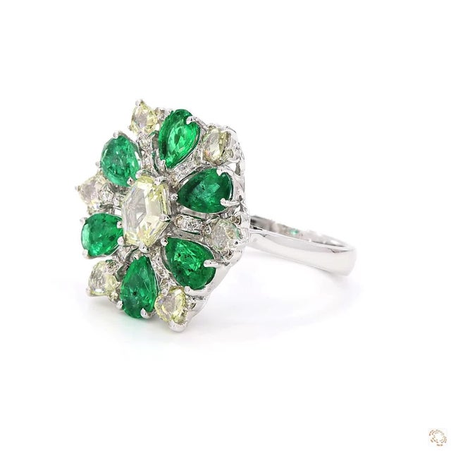 Modern 1.45 Carat Round Brilliant Cut Diamond Emerald Gold Ring, Size 6.5 For Sale - Image 3 of 9