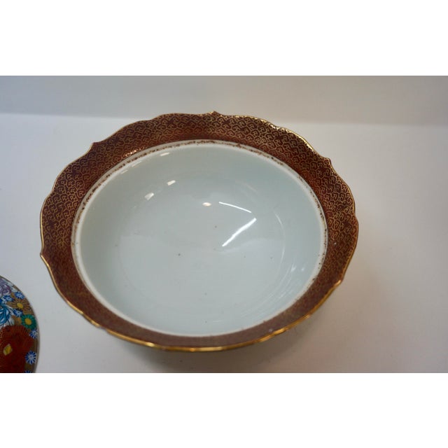 Vintage Japanese Kutani Hand-Painted Chawan Bowl With Lid - "Thousand Flowers" Pattern For Sale - Image 4 of 6