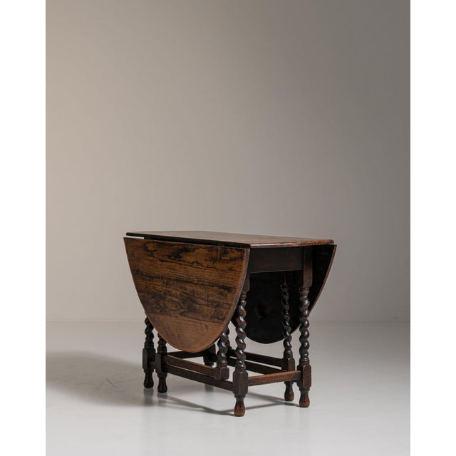 1900-1909 United Kingdom Weathered Honey Oak Oak Gateleg Drop-Leaf Table For Sale - Image 9 of 11