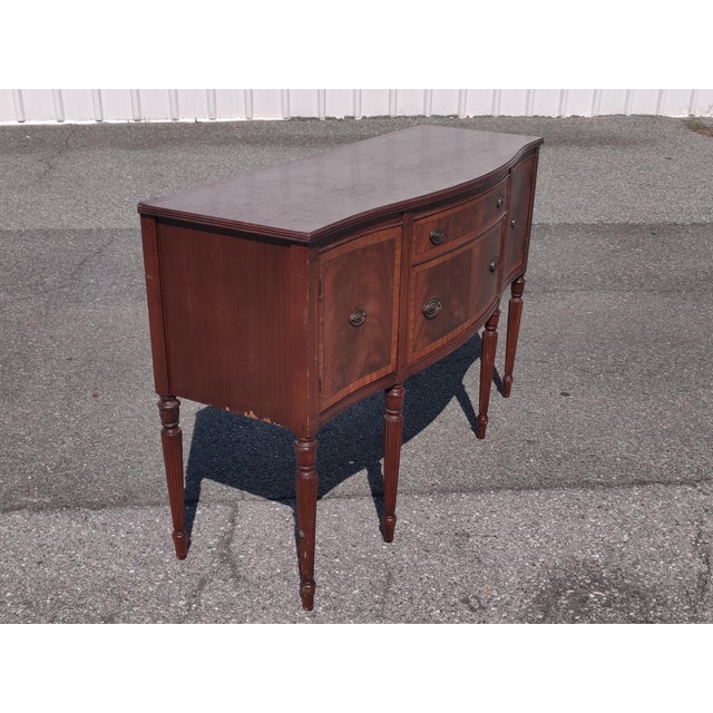 Traditional Vintage Sheraton-Style Mahogany Sideboard or Buffet For Sale - Image 3 of 10