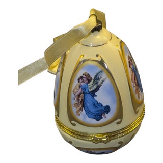 Late 20th Century Mr. Christmas Valerie Parr Hill Musical Egg Angels Hinged Trinket Box Ornament For Sale