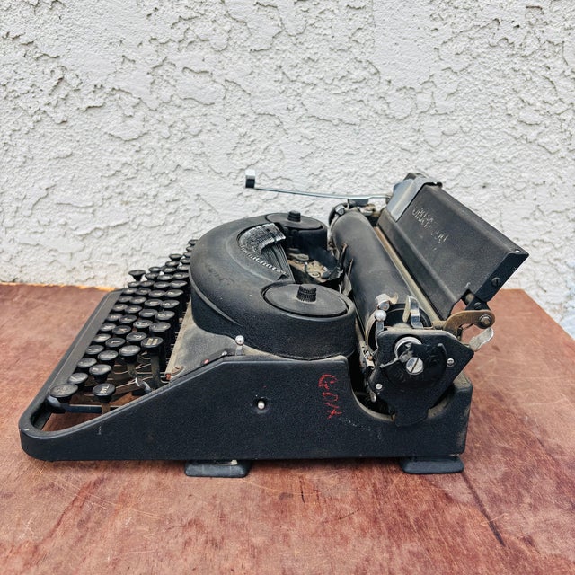 1930s 1930s Underwood Noiseless 77 Portable Typewriter For Sale - Image 5 of 17
