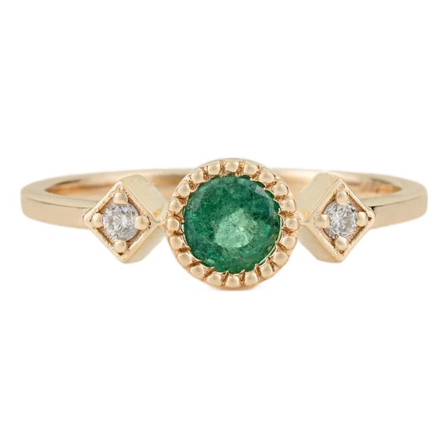 Round Emerald Trilogy Vintage Ring With Diamonds in 14k Yellow Gold Size 6.5 For Sale