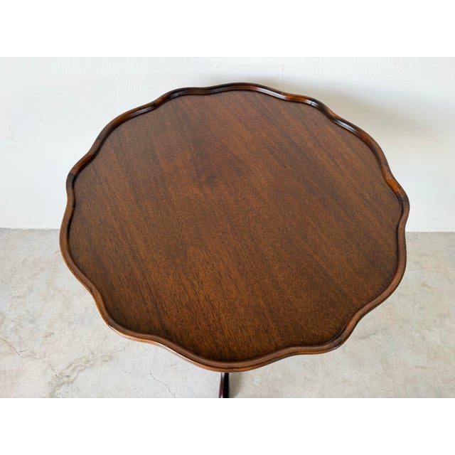 Mid-Century Modern 1970s Vintage George III–Style Mahogany Tripod End Table For Sale - Image 3 of 13