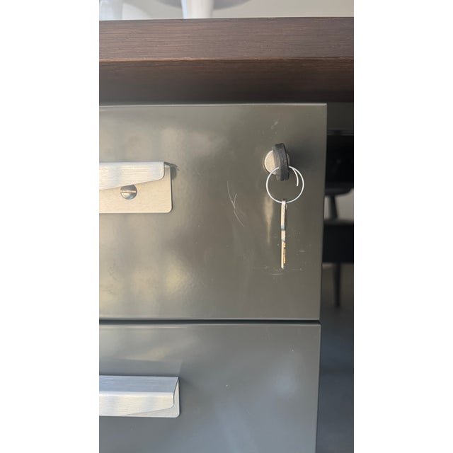 Presidence Executive Desk with 2 Executive Chairs and 1 Swivel Executive Chair by Jean Prouvé, Set of 4 For Sale - Image 14 of 18