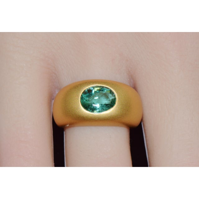 Certified Natural 1.62cts Emerald Solid 18k 750 Gold Dome Signet Ring Band, Size 6.5 For Sale In Dallas - Image 6 of 12