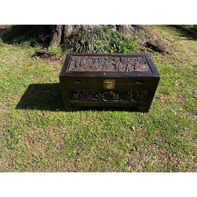 1980s Vintage Majestic Co. Carved Wooden Chinoiserie Trunk/Chest For Sale - Image 4 of 15