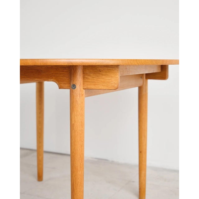Round Extendable Dining Table in Oak by Hans J. Wegner, Denmark, 1970s For Sale - Image 16 of 18