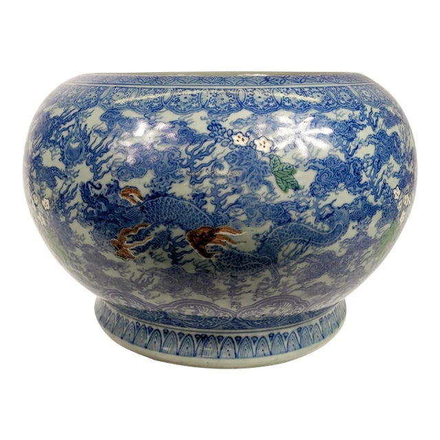 Late 19th Century Large Blue and White Porcelain Hibachi For Sale