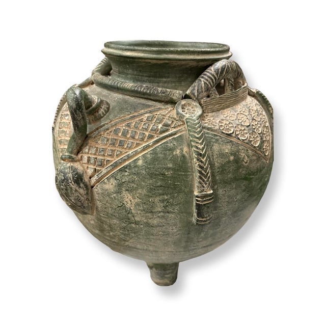 Chinoiserie Vintage Oriental Ceramic Pot Elephant Decoration. For Sale - Image 3 of 5