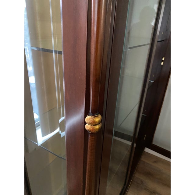 1980s Luxury Caspani Tino Made in Italy Mahogany Vitrine Cabinet With 24k Gold, Silk Velvet& Beveled Glass For Sale In Miami - Image 6 of 10