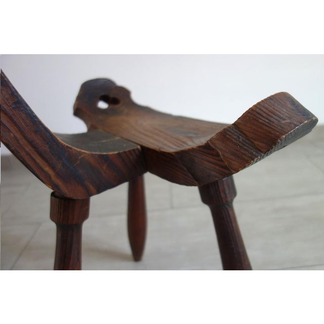 Brutalist Tripod Chair in Carved Wood, France, 1960s For Sale - Image 6 of 14