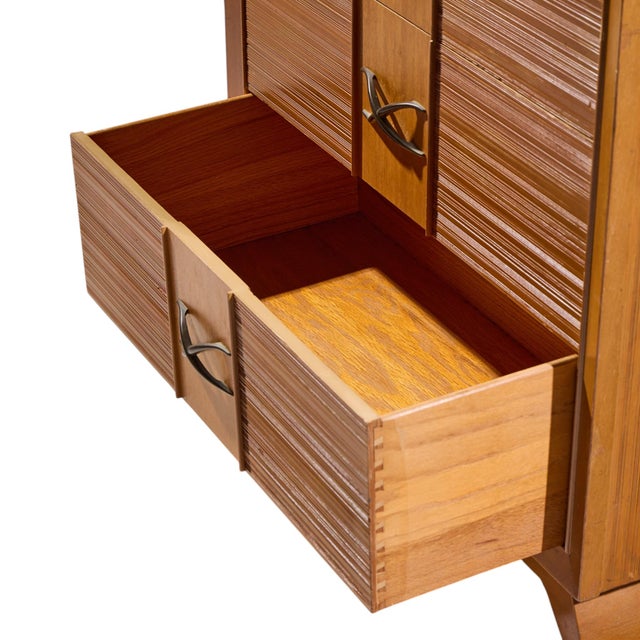 Paul Frankl for Brown Saltman Mid Century Oak and Brass Highboy Dresser For Sale In Chicago - Image 6 of 8