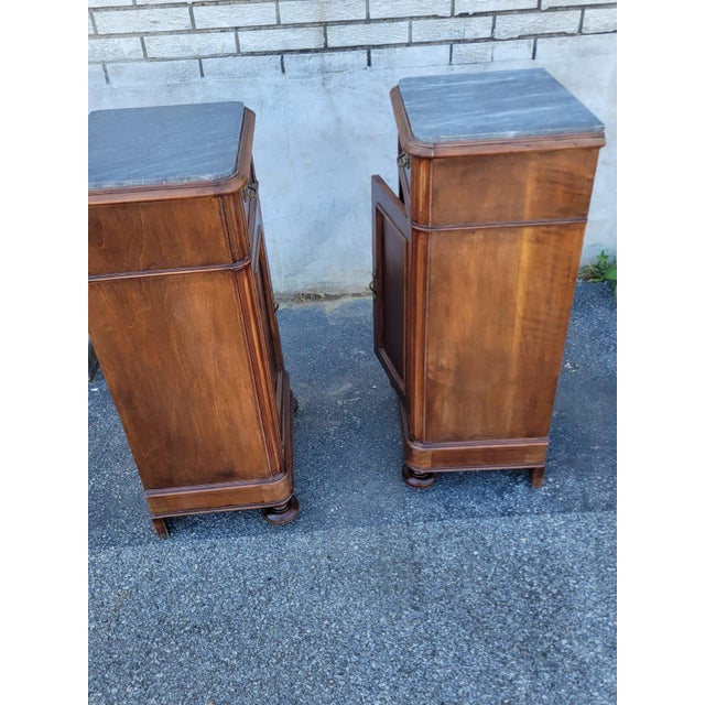 Pair of 19th Century French Walnut Marble Bedside Cabinets. For Sale - Image 12 of 14