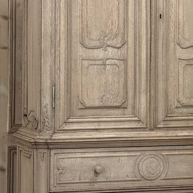 18th Century Liégeois Régence Period Stripped Oak Linen Press For Sale - Image 9 of 18