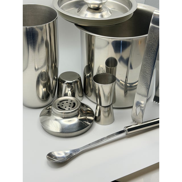 Elevate your home bar with this complete vintage stainless steel cocktail set featuring a timeless Mid-Century Modern...