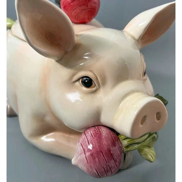 20th C. Fitz and Floyd “French Market” Pig Tureen With Asparagus Ladle – Whimsical / French Country For Sale - Image 10 of 12