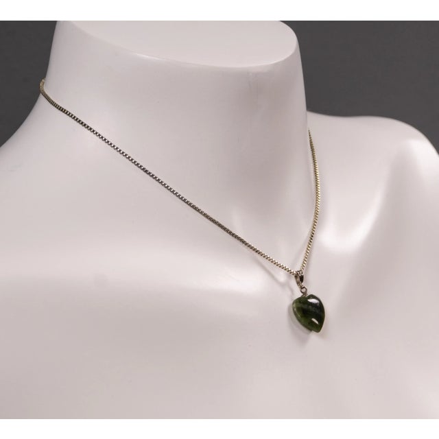 Costume Necklace with a Green Nephrite Jade Heart, 1960s For Sale - Image 5 of 9