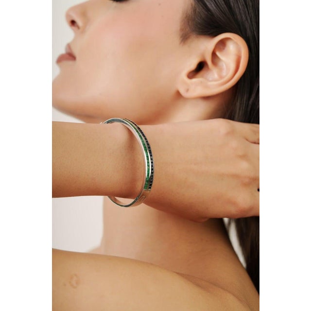 925 Sterling Silver Emerald & Blue Sapphire Gemstone Bangle Bracelet For Sale - Image 4 of 12